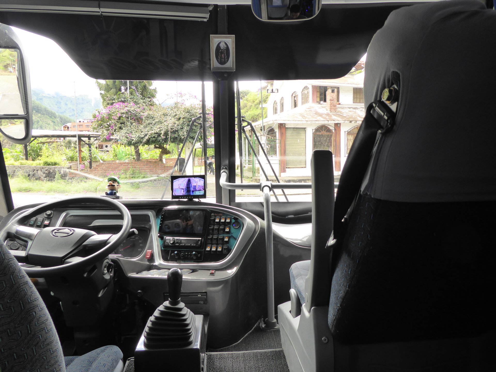 Bus. Capacidad de 22 a 30 pasajeros