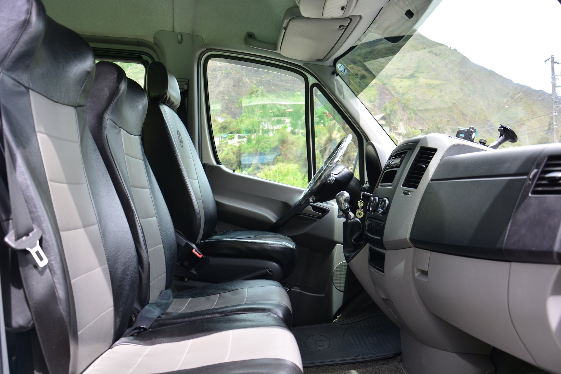 Minibus Volkswagen. Capacidad de 15 a 18 pasajeros