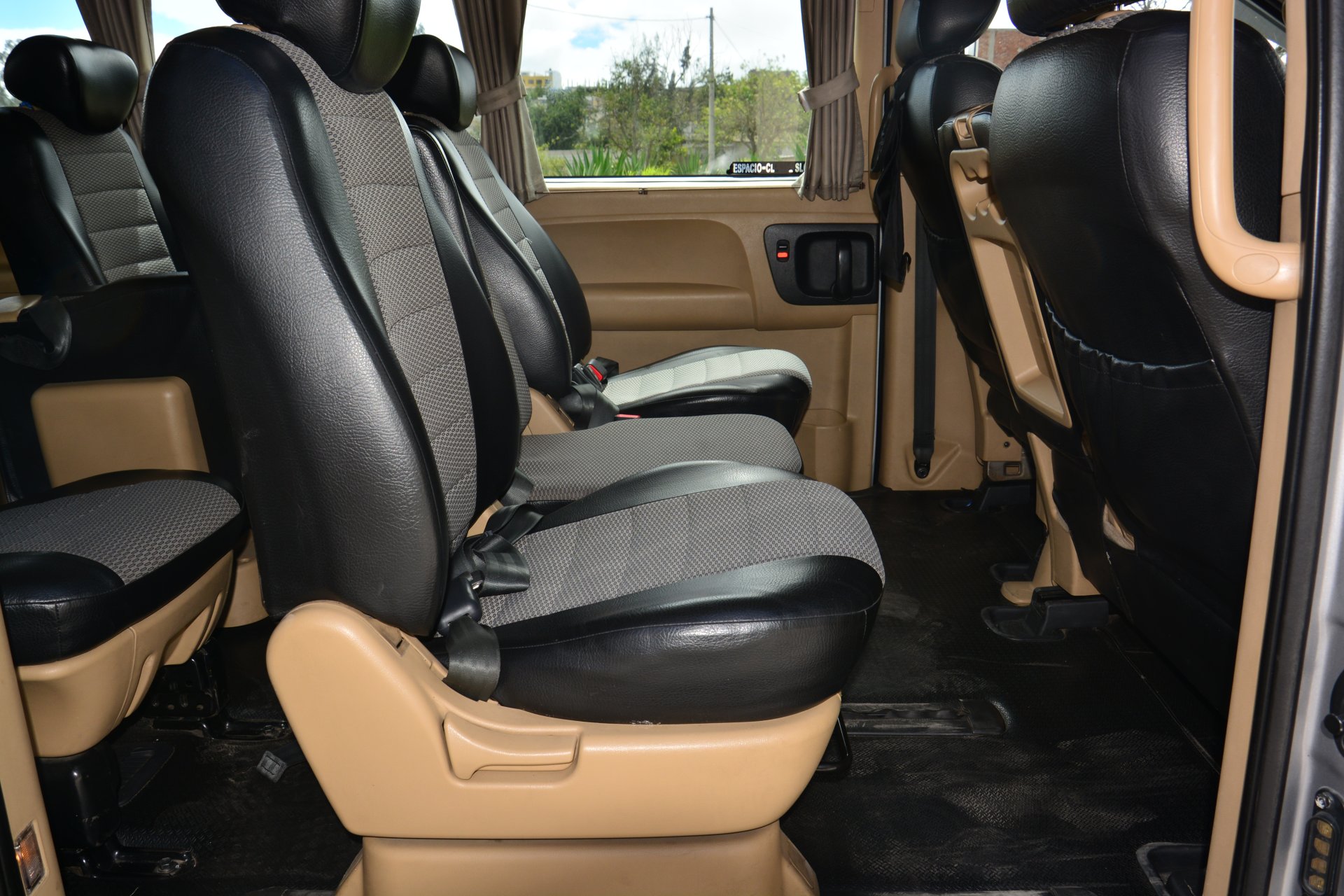 Minivan. Capacidad de 4 a 7 pasajeros