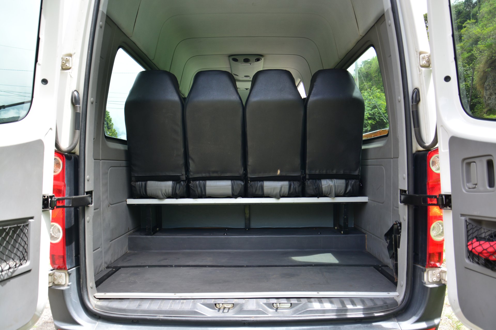 Minibus Volkswagen. Capacidad de 15 a 18 pasajeros