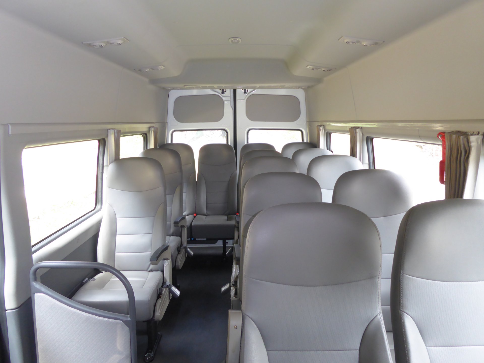 Van. Capacidad de 9 a 15 pasajeros
