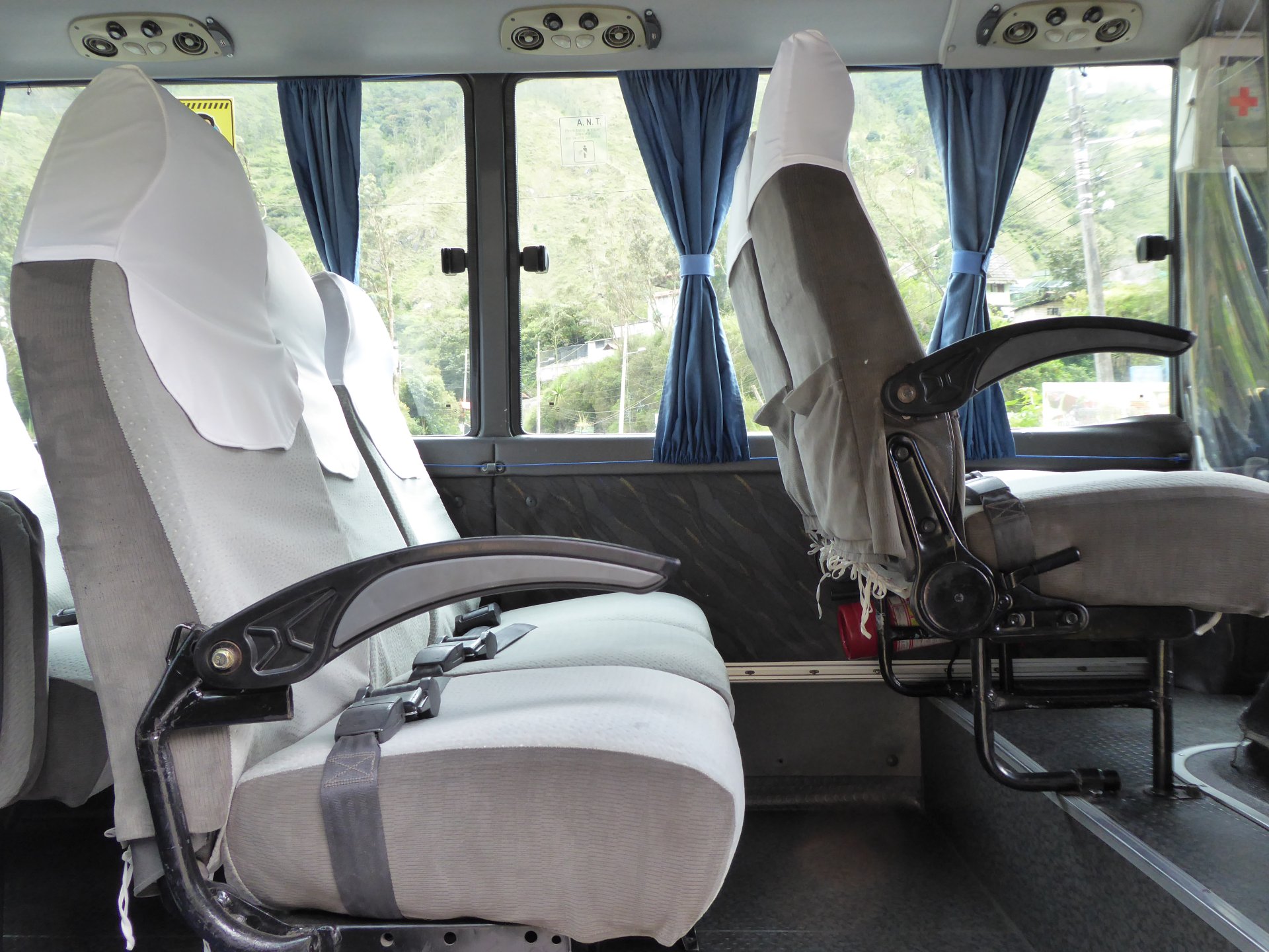 Minibus County. Capacidad 15 a 18 pasajeros