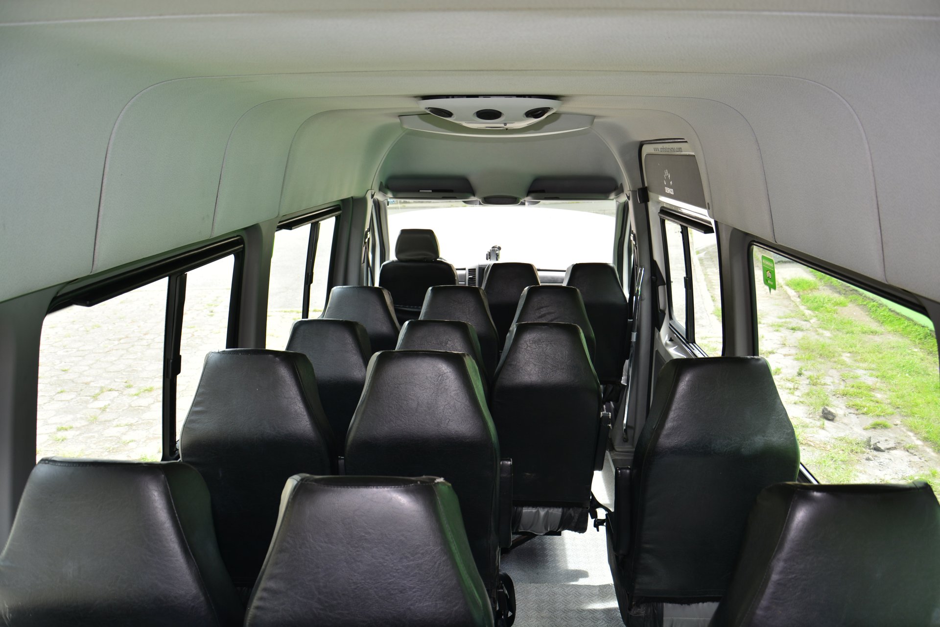 Minibus Volkswagen. Capacidad de 15 a 18 pasajeros