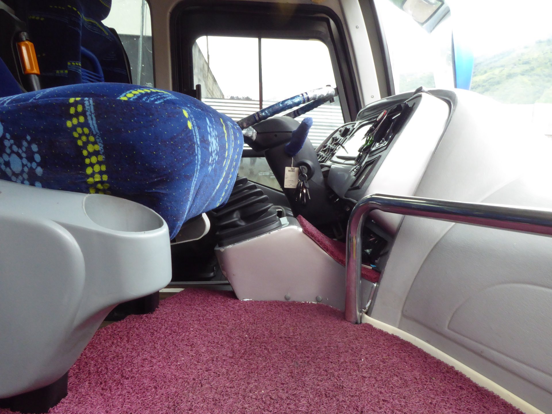 Bus. Capacidad de 30 a 45 pasajeros