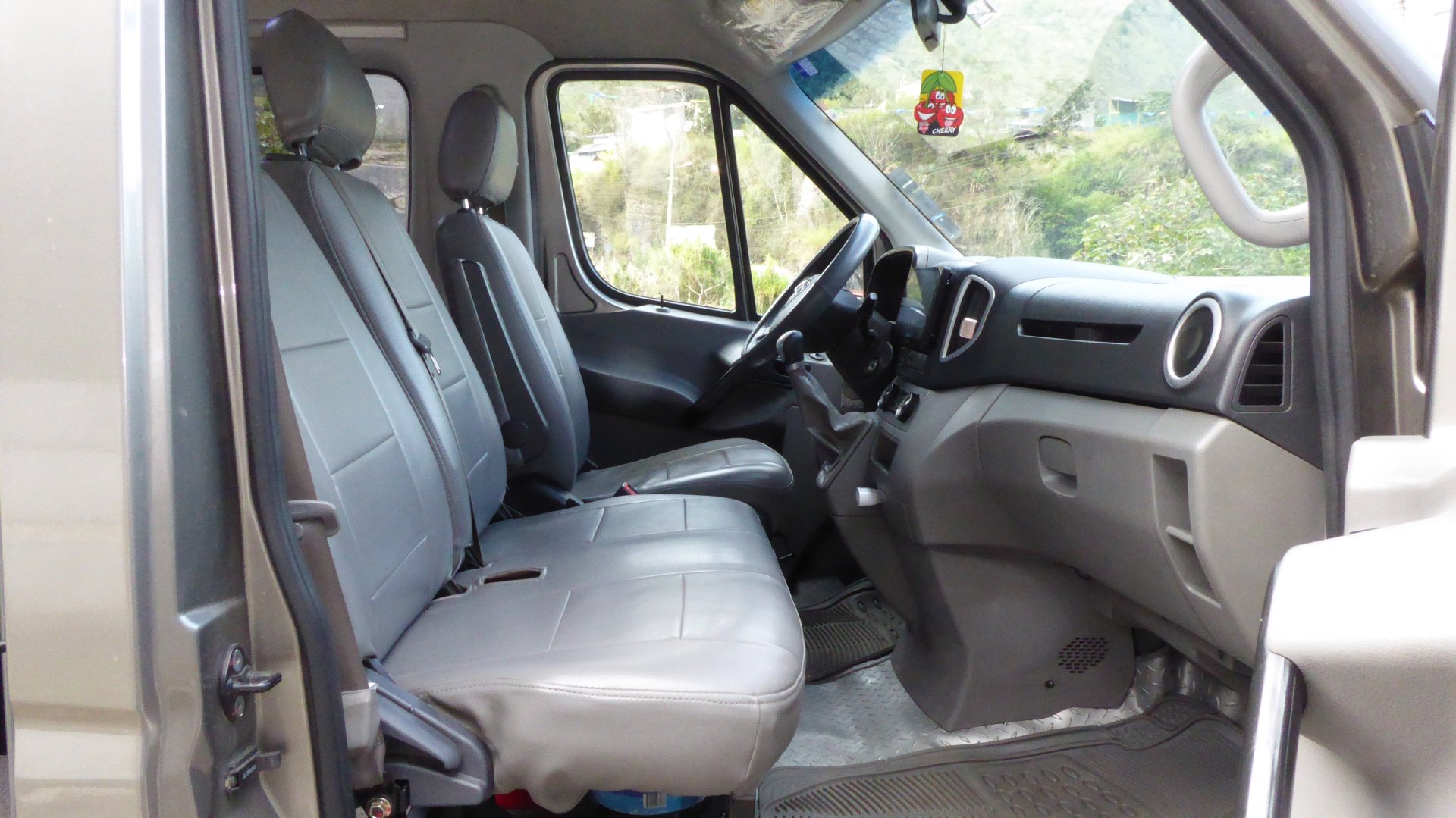 Minivan. Capacidad de 4 a 10 pasajeros 